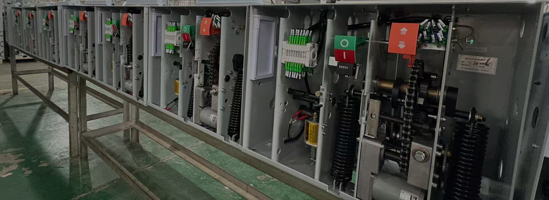 High-Voltage Circuit Breaker